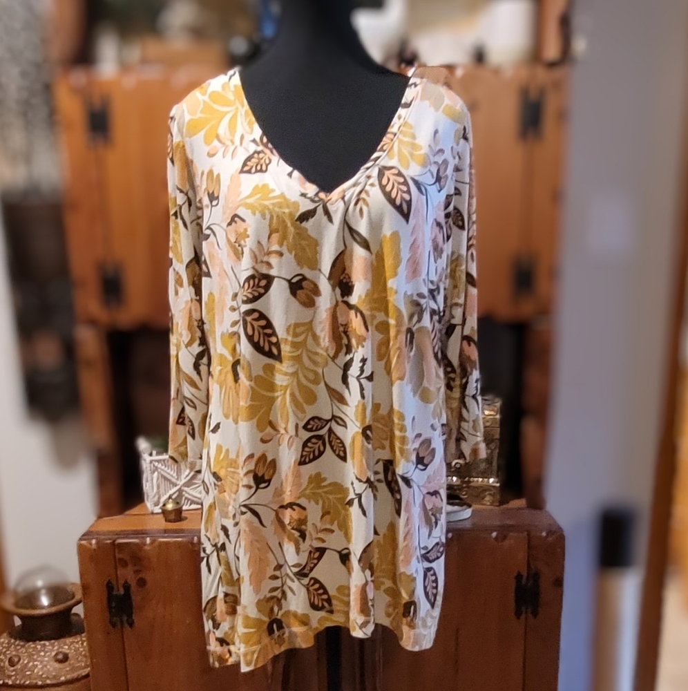 #148 Floral V-Neck Blue Sky Tunic 😍😍